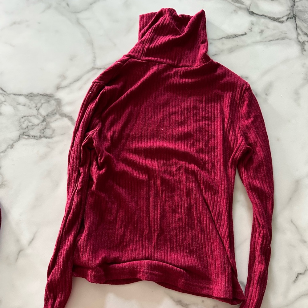 Women’s size large crop top burgundy shirt